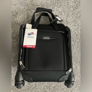 American Tourister Spinner Tote Black NWT
